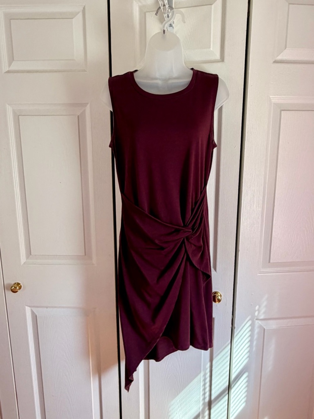 Trouve Sleeveless Asymmetrical Knot-Detail Dress in Burgundy